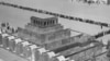 რიგი მავზოლეუმში შესასვლელად, 1965 წელი