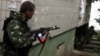 Боец "Луганской народной республики" стреляет из жилых кварталов в Луганске - 2 июня 2014