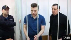 Александр Марголин (справа) и Илья Гущин (в центре)