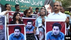 دا په کراچۍ کې د مشال خان د وژنې خلاف لاریون دی