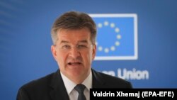 "Važno je smanjiti napetosti, vratiti mirnu atmosferu i omogućiti slobodu kretanja”, poručio je Miroslav Lajčak na Twitteru