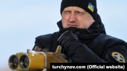 Турчинов передав модернізовані танки українській армії