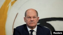 Njemački kancelar Olaf Scholz obraća se medijima nakon koalicionog odbora stranaka SPD, Zelenih i FDP o novom paketu mjera pomoći za suzbijanje rasta cijena energije u Berlinu, 4. septembra 2022.