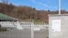 Ulaz u Memorijalni centar Potočari, 7. mart 2025. 