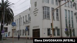 По информации, которую представил Нацбанк республики, в настоящее время еще двадцать исков по взысканию кредитов переданы в суды на общую сумму 150 млн рублей