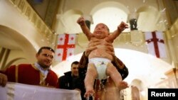 В год, когда патриарх Грузии Илия Второй пообещал стать крестным каждого третьего и последующего ребенка в семье, рождаемость возросла