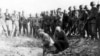 Советские пленные роют себе могилы, 1941 год