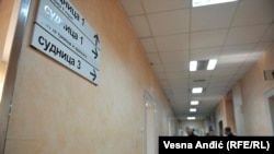 Plata sudije koji se premešta iz običnog u specijalno odeljenje se udvostručuje