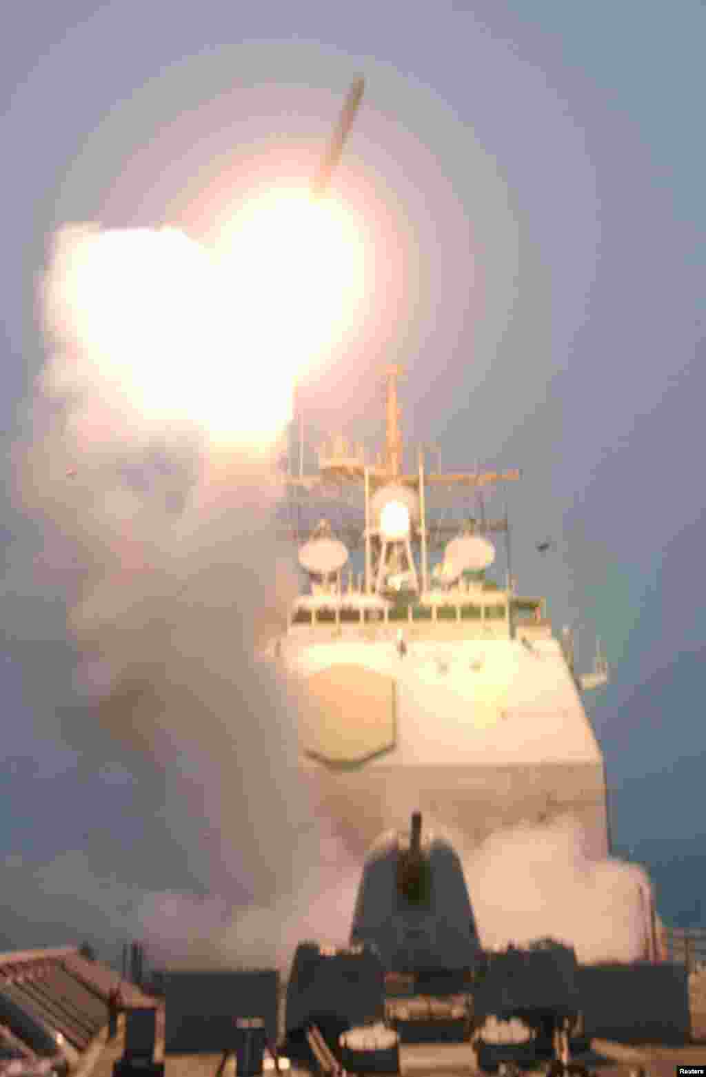 Prve rakete lansirane na Ieak, 20. mart 2003. Foto: REUTERS / Richard Moore 