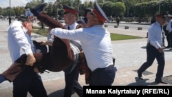 Almatyda protestçi tussag edilýär.