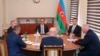 Predstavnici etničke jermenske zajednice Nagorno-Karabaha, vlade Azerbejdžana i predstavnik ruskog mirovnog kontingenta prisustvuju razgovorima u azerbejdžanskom gradu Yevlax 21. septembra 2023.