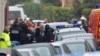 Полиция около здания, где скрывается подозреваемый в убийстве семи человек Мохаммед Мера