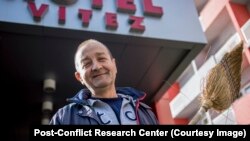Adil Fafulović (53), kuhar, čistač ulica, instruktor pjevanja i plesa i osnivač kulturno-umjetničkog društva Roma u Vitezu