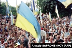 Skup u blizini zgrade Centralnog komiteta Komunističke partije Ukrajine dan nakon proglašenja ukrajinske nezavisnosti, u Kijevu 25. avgusta 1991.