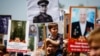 Участники шествия «Бессмертный полк» в день празднования 72-й годовщины победы во Второй мировой волне. Алматы, 9 мая 2017 года.