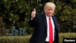 ИМА - Президент Доналд Трамп барои истироҳати охири ҳафта дар Флорида аз Кохи Сафед берун мешавад. 3 феврали соли 2017.