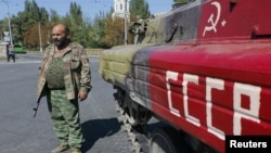 Иллюстративное фото. Боевик группировки «ДНР» в Донецке. Сентябрь 2014 года
