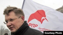 Лидер РПР готов к объединению с другими демократами, но не уверен, разрешит ли Кремль этот союз его потенциальным партнерам