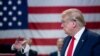 Donald Tramp tokom posjete fabrici Honeywell International Inc. koja proizvodi N95 maske, Arizona, 5 maj 2020.