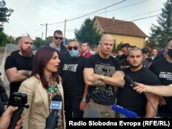 Članovi Levijatana, uključujući Bihalija (u sredini sa prekrštenim rukama) na antimigrantskom protestu u beogradskoj opštini Obrenovac, u maju 2020.