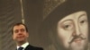 Чехия. Прага. Президент России Дмитрий Медведев у портрета царя Михаила Романова. 08.12.2011. 