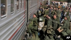 Kremlj je nastojao izbjeći bilo kakvu masovnu mobilizaciju Rusa za borbu u Ukrajini. Naredba o djelimičnoj mobilizaciji iz septembra 2022. godine bila je uglavnom nepopularna. 