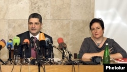 «Լույս» հիմնադրամի հոգաբարձուների խորհրդի անդամ, վարչապետ Տիգրան Սարգսյանը եւ կրթական ծրագրերի տնօրեն Ժակլին Կարաասլանյանը