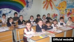 Пока во всех тбилисских школах идут последние приготовления к началу учебного года, в трех армянских школах готовятся к закрытию