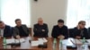Александру Анквабу, который сидел и молча слушал обсуждение все два часа, ни один из депутатов ни одного вопроса не задал