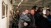 Активист SERB Александр Петрунько обливает мочой журналиста на выставке фотографа Джока Стерджеса