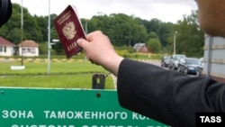 Orsýet Türkmenistanyň raýatlaryna käbir şertler esasynda ors pasportlaryny bermek işini dowam etdirýär.