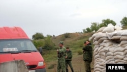 Несмотря на то, что в официальном пресс-релизе прошедшей в Женеве дискуссии приветствовался факт вывода российских военных из села Переви, югоосетинская делегация высказалась по этому вопросу отрицательно