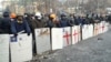 Противостояние между демонстрантами и сотрудниками правоохранительных органов в Киеве продолжается