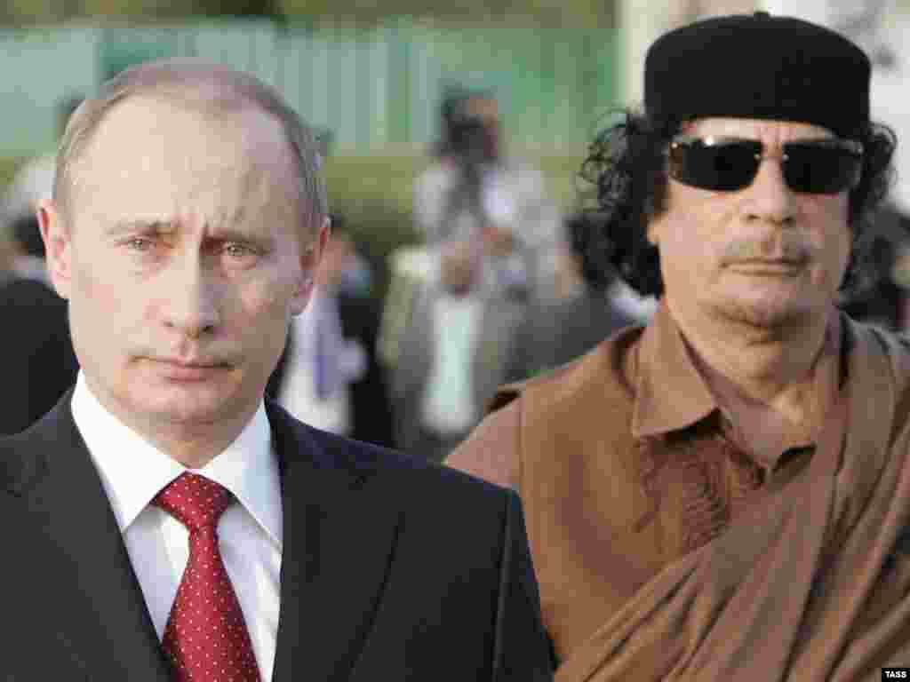 Ruski predsjednik Vladimir Putin sastao se sa Gadafijem u njegovoj rezidenciji u Tripoliju, april 2008.