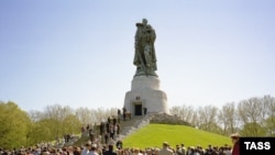 До самого последнего времени состояние своих воинских захоронений за рубежом Москву не слишком беспокоило