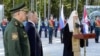 Зліва направо: міністр оборони Росії Сергій Шойгу, російський президент Володимир Путін і патріарх РПЦ Кирило під час закладення каменя в фундамент головного храму Збройних сил Росії на території військово-патріотичного парку «Патріот». Московська область, 19 вересня 2018 року
