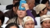 Люди в зале суда по событиям в Жанаозене. Актау, 27 марта 2012 года. Фото предоставлено сайтом "Лада.кз".
