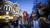 Діти і віряни в очікуванні &laquo;благодатного вогню&raquo;