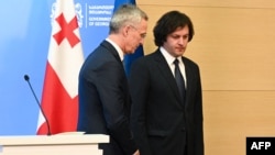 18 მარტი, 2024 წელი. თბილისი. ნატოს გენერალური მდივანი იენს სტოლტენბერგი (მარცხნივ) და საქართველოს პრემიერ-მინისტრი ირაკლი კობახიძე