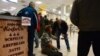Раненый посетитель донецкого супермаркета после артиллерийского обстрела