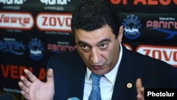 Վարդան Այվազյանը մամուլի ասուլիսում, 17-ը սեպտեմբերի, 2012