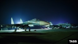 Самолет Су-27 на военной базе в Калининградской области