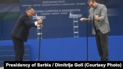 Predsednik Srbije Aleksandar Vučić (desno) i mađarski premijer Viktor Orban (levo) na obeležavanju početka radova na rekonstrukciji i modernizaciji železničke pruge Subotica - Horgoš - Segedin. 