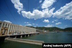'Oni su smatrali da treba rešiti bazu nacionalnog pitanja sopstvenog naroda. Treba izgraditi Đerdap (na fotografiji), treba izgraditi Kemijski institut u Ljubljani i tako dalje beskonačno do "autarhizacije" (do stvaranja "potpune" materijalne baze svoje nacije) i stalno su vukli od Federacije pare na ovaj ili onaj način.'