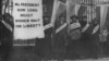 Суфражистки выступали против экономической и политической дискриминации женщин. Эта фотография сделана во время пикета перед Белым домом в 1917 году