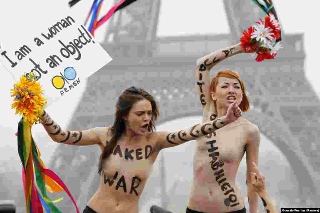 Shachko (left) and another Femen activist protest against sexism within Islam in Paris in 2012.&nbsp;