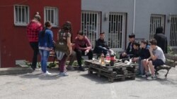 Deca se svakodnevno igraju, ali uglavnom komuniciraju na engleskom jeziku