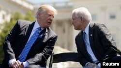 U.S. President Donald Trump (left) and Attorney General Jeff Sessions (file photo)