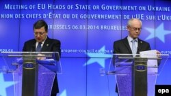 Герман Ван Ромпей (л) і президент Європейської комісії Жозе Мануел Баррозу (п) на прес-конференції після саміту ЄС у Брюсселі, 6 березня 2014 року