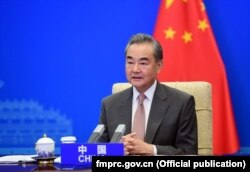 Šef kineske diplomatije Vang Ji govori na sastanku ministra spoljnih poslova članica G20 video linkom iz Pekinga, 29. jun 2021.